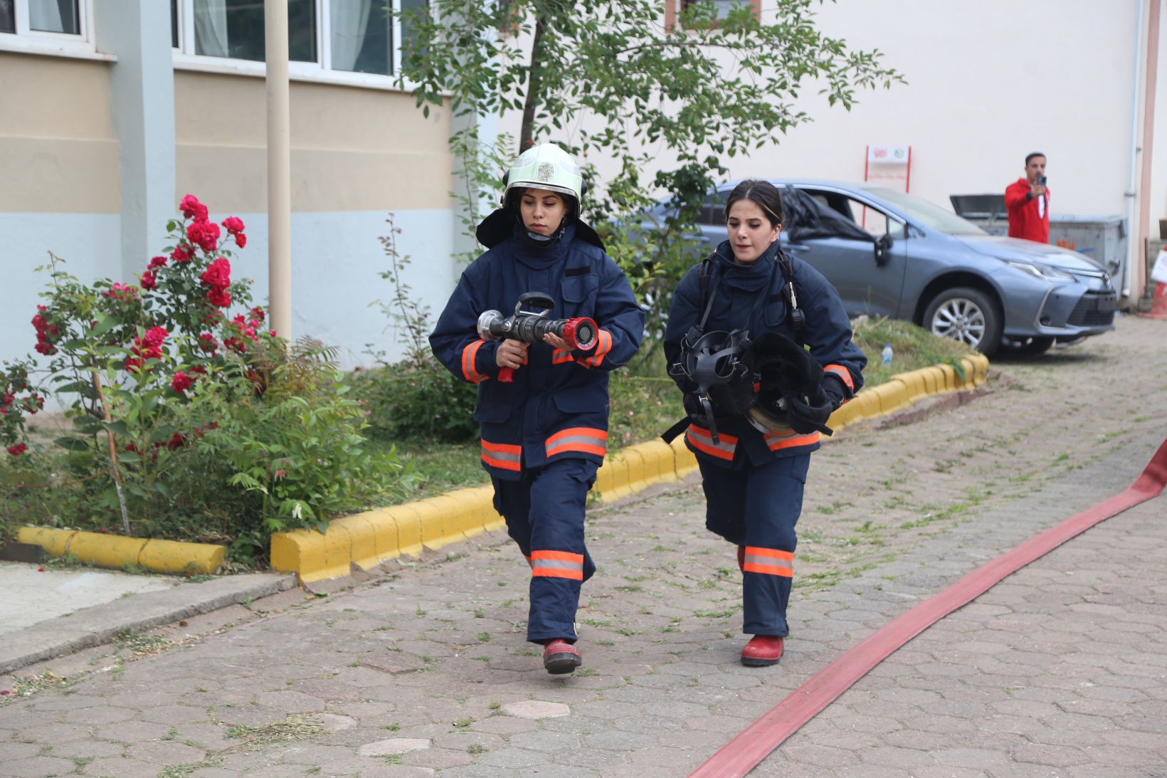Gerçeği aratmayan eğitimlerle itfaiyeci olmak için yarışıyorlar 2