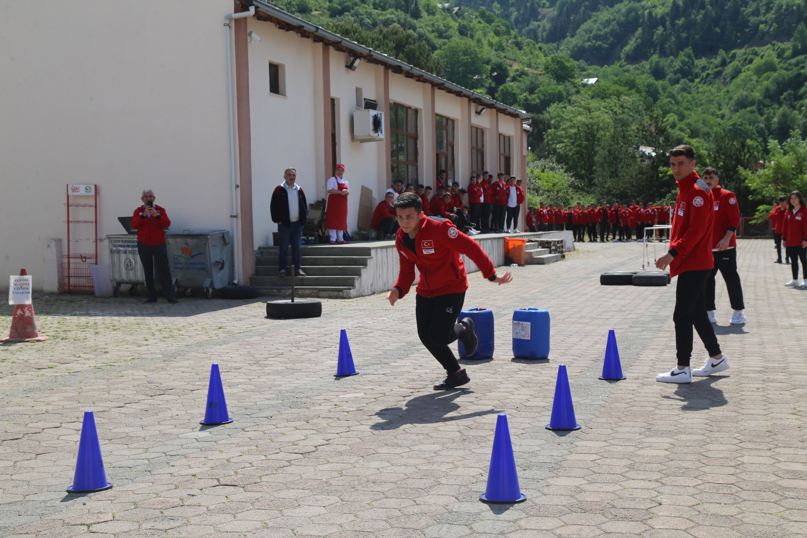 Gerçeği aratmayan eğitimlerle itfaiyeci olmak için yarışıyorlar 3