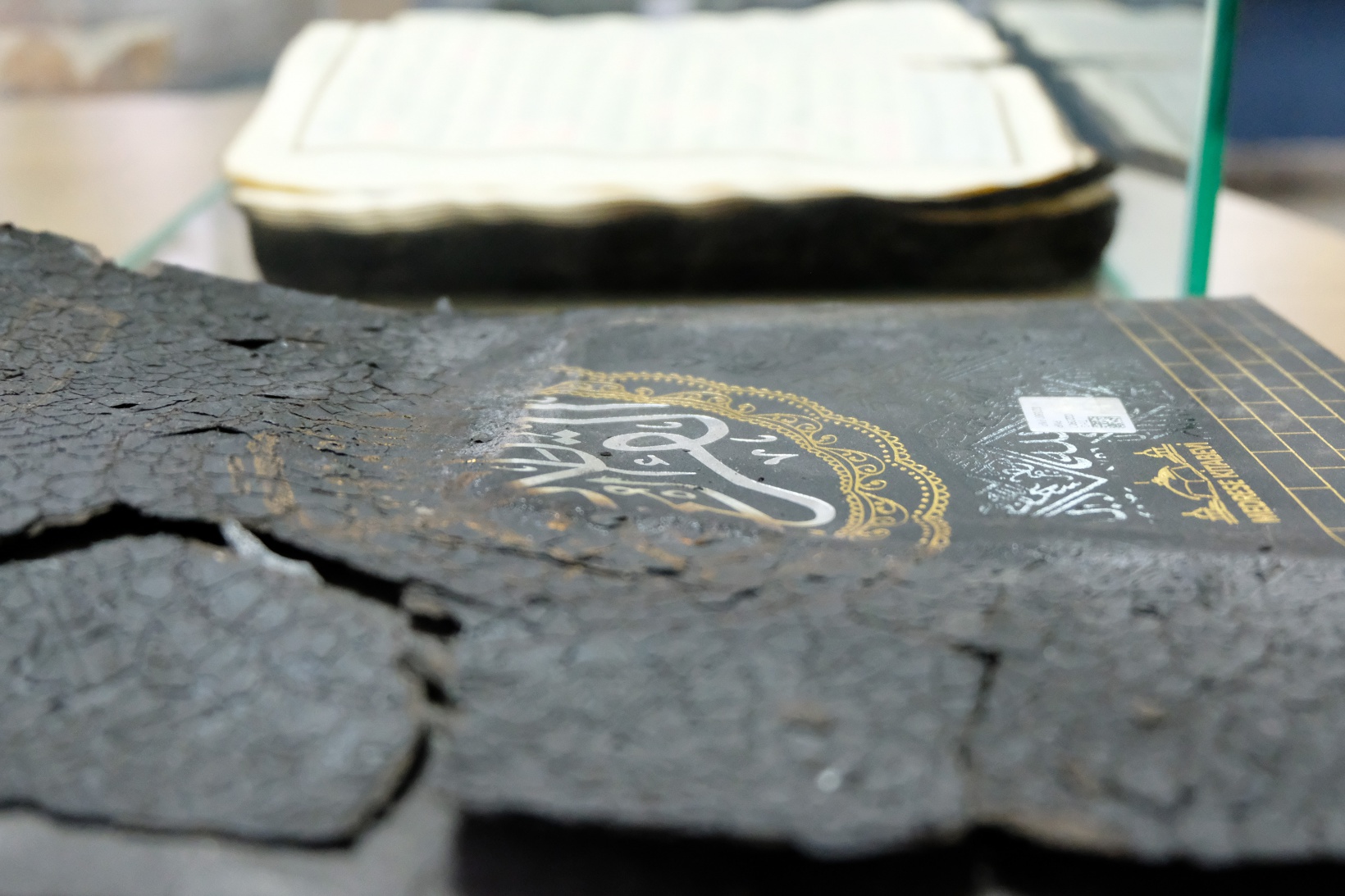 Yanmayan Kuran-ı Kerim’leri özenle saklıyorlar 11