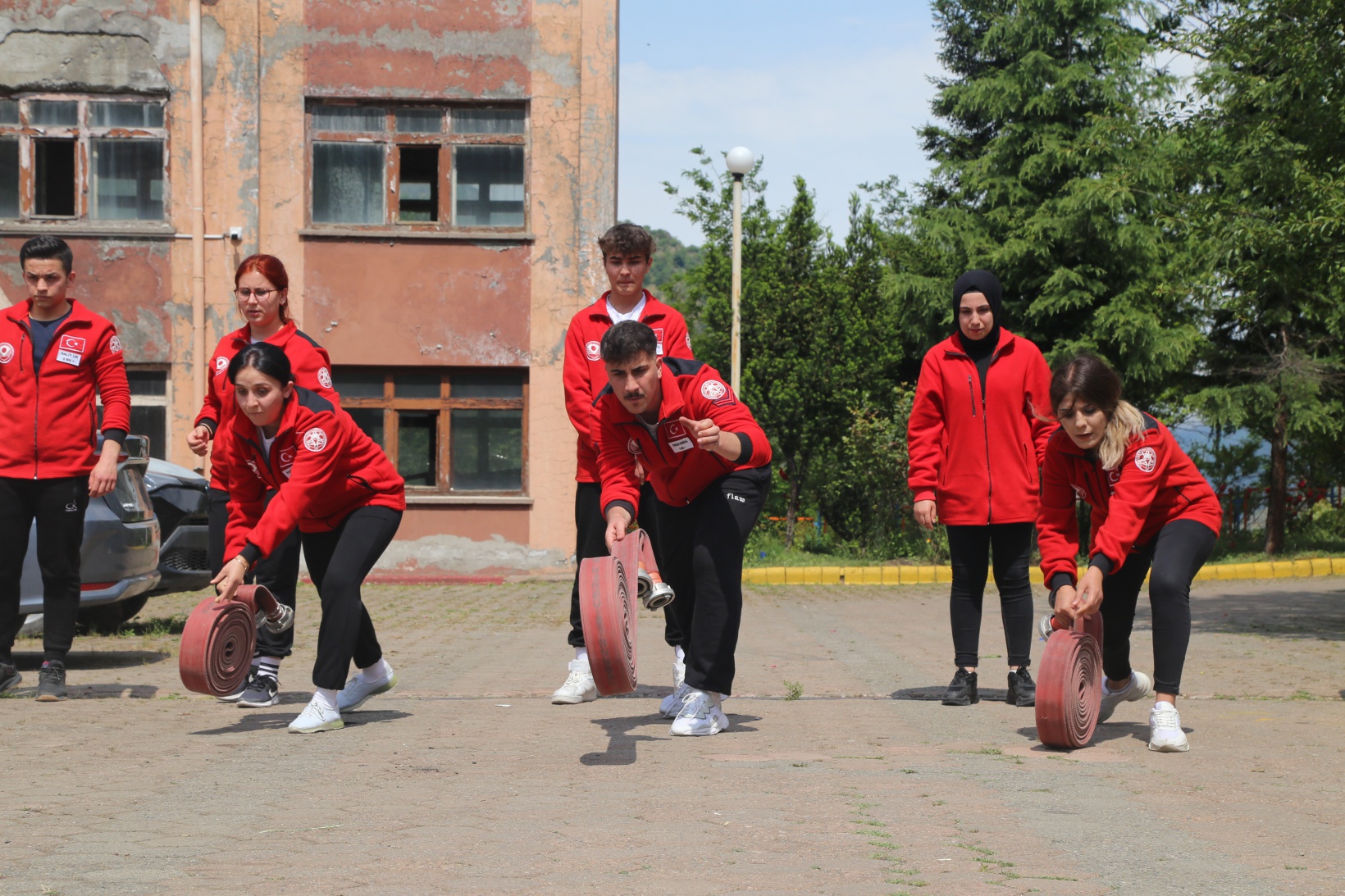 Gerçeği aratmayan eğitimlerle itfaiyeci olmak için yarışıyorlar 9