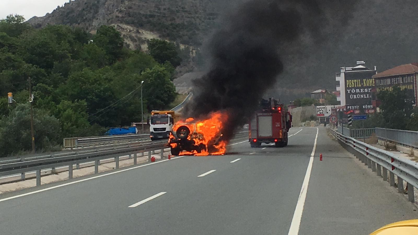 Gümüşhane’de seyir halindeki cip alev alev yandı 6