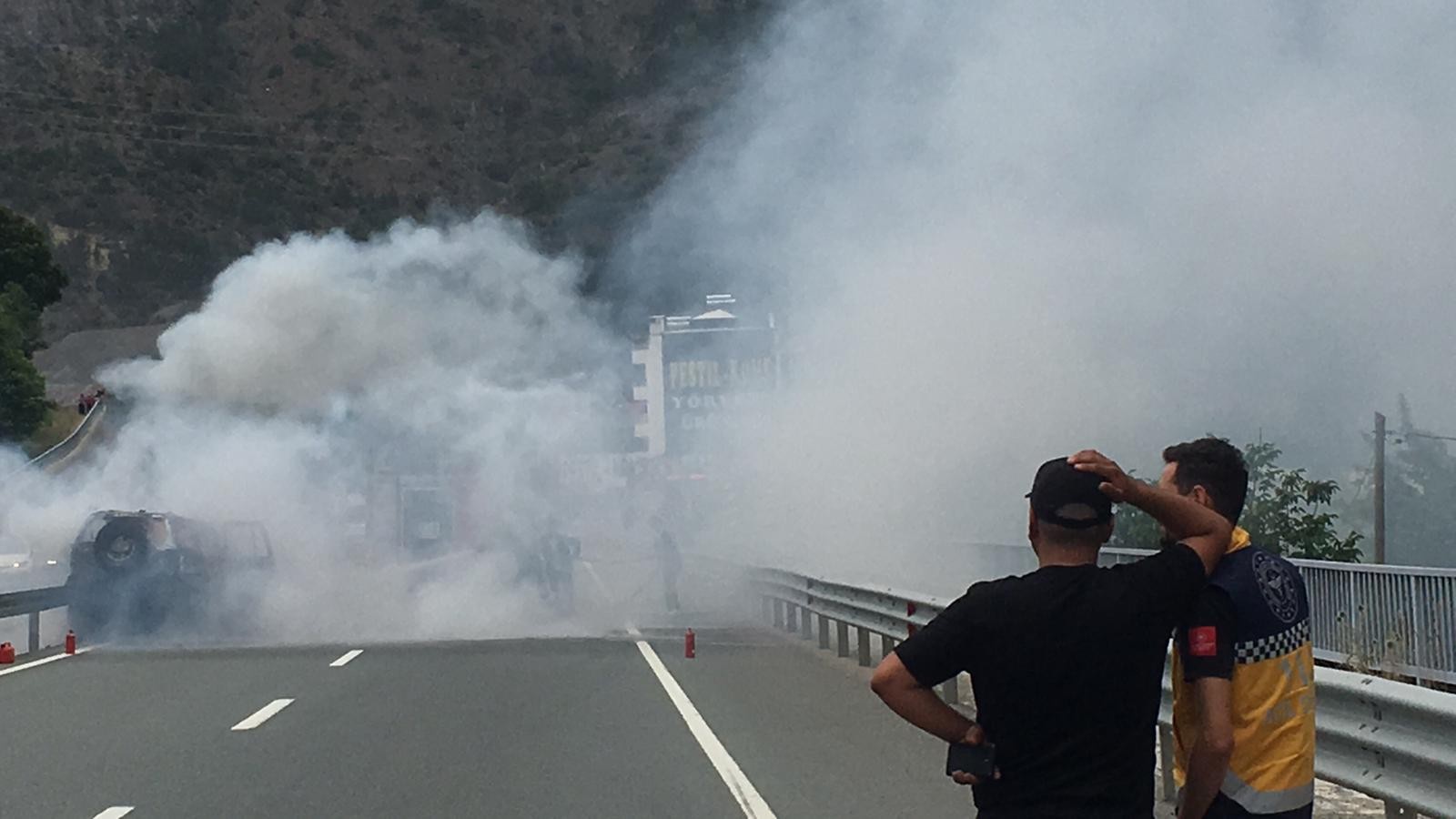 Gümüşhane’de seyir halindeki cip alev alev yandı 1