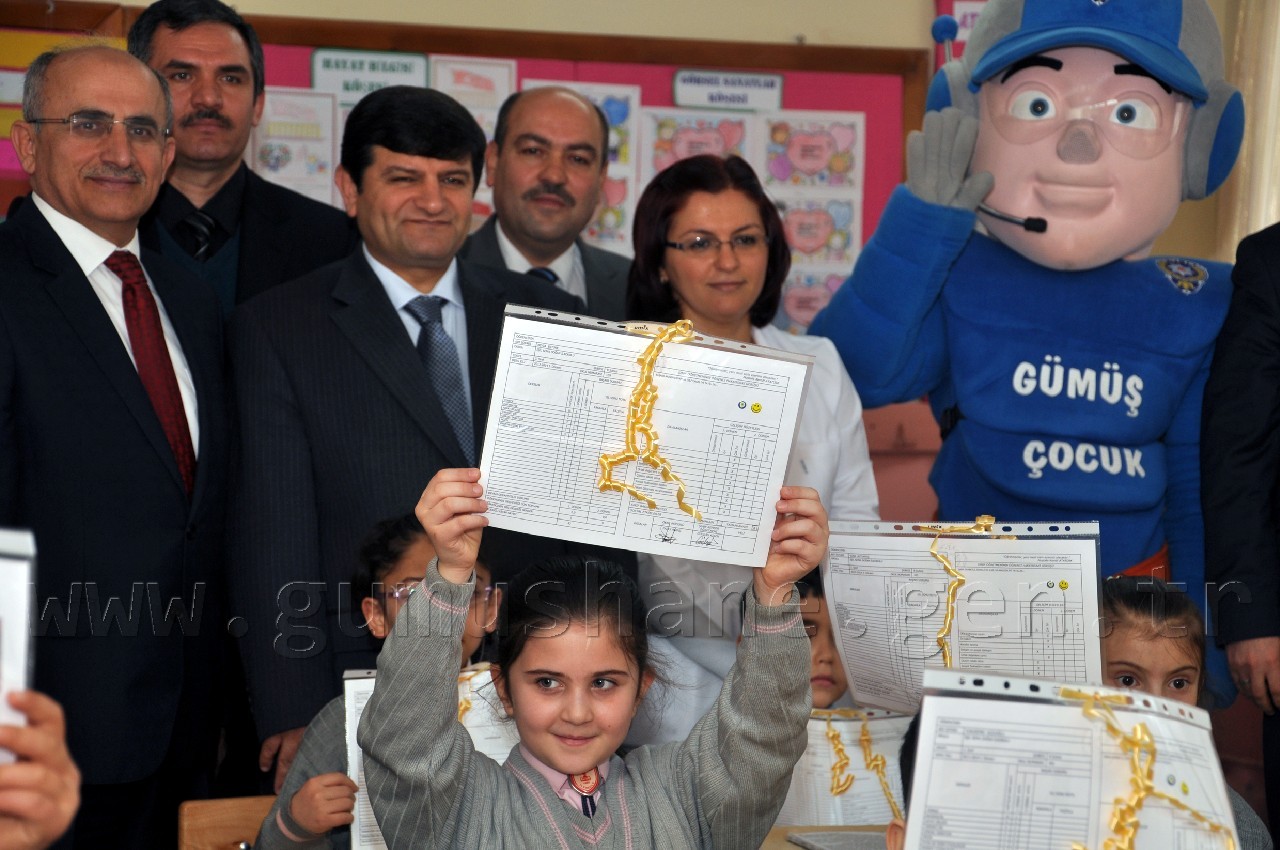 Öğrenciler Karnelerini Aldı 9