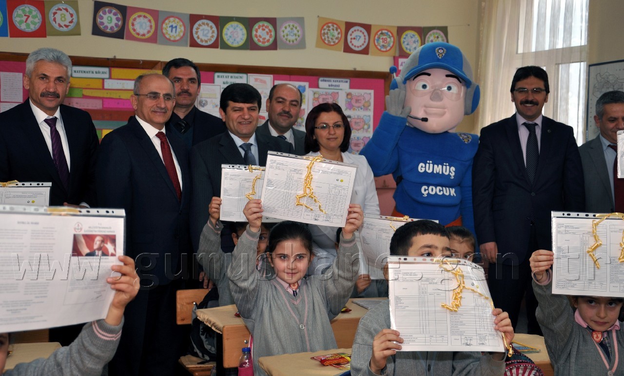 Öğrenciler Karnelerini Aldı 10