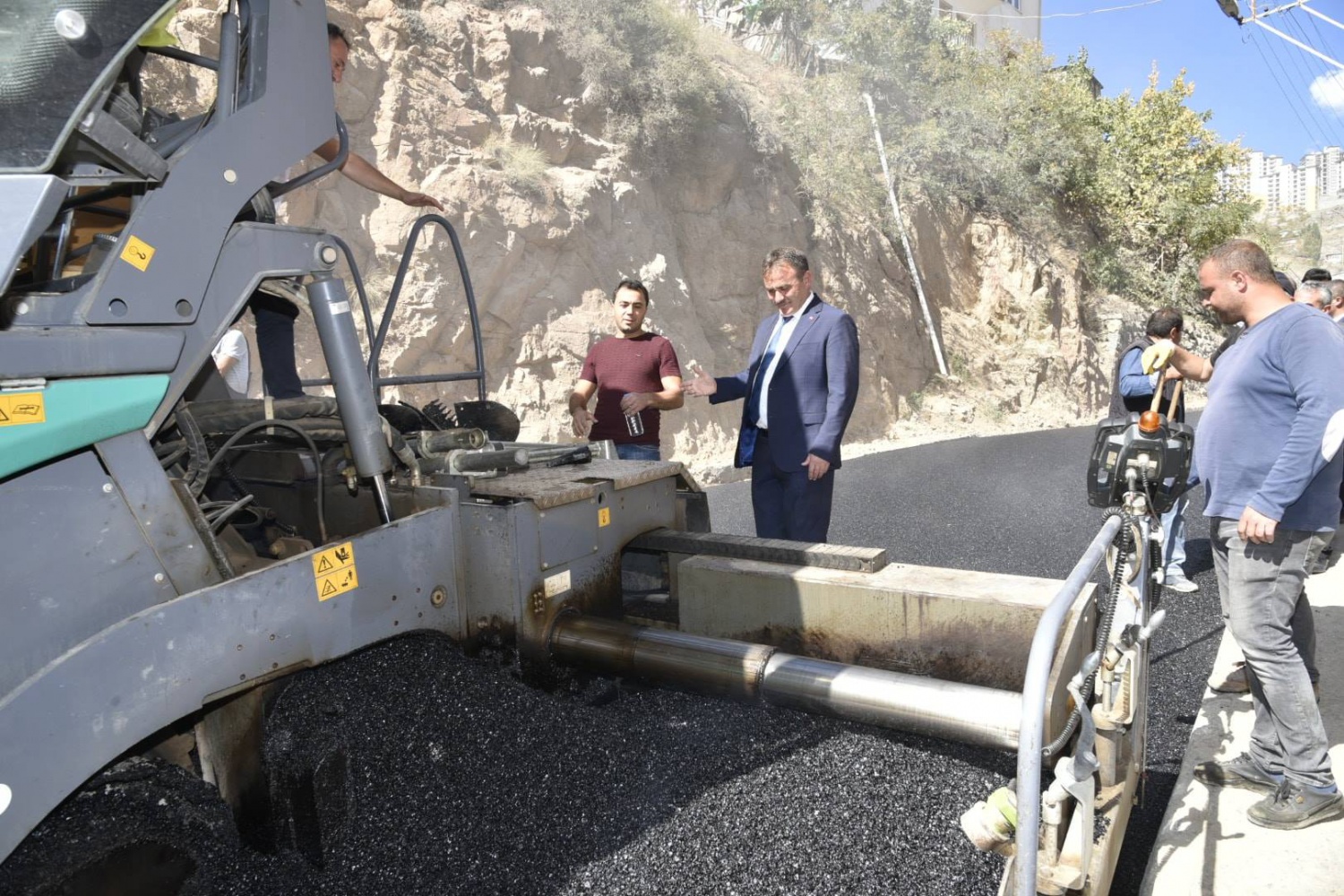 Kıbrıs Caddesi asfaltlandı 3