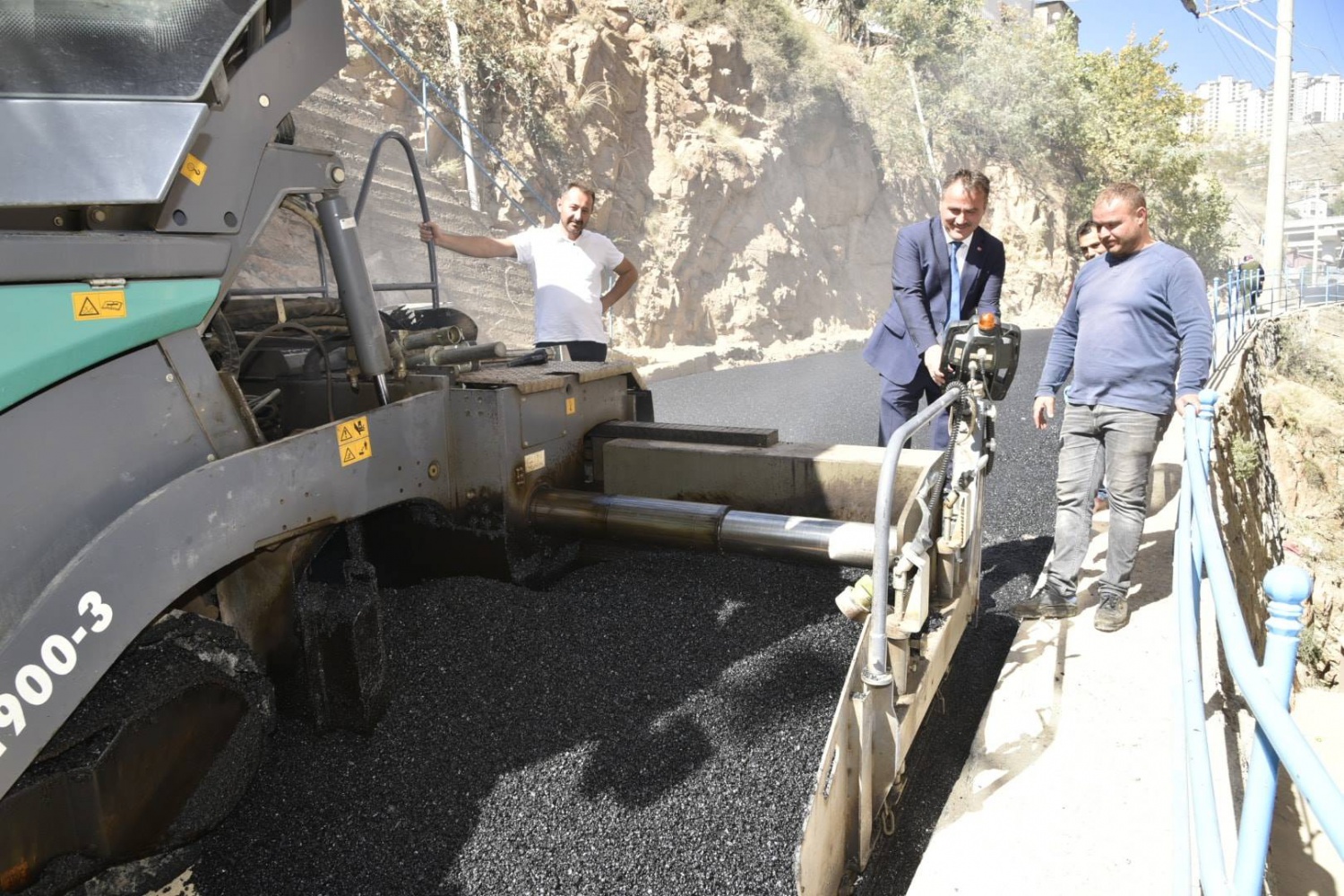 Kıbrıs Caddesi asfaltlandı 4