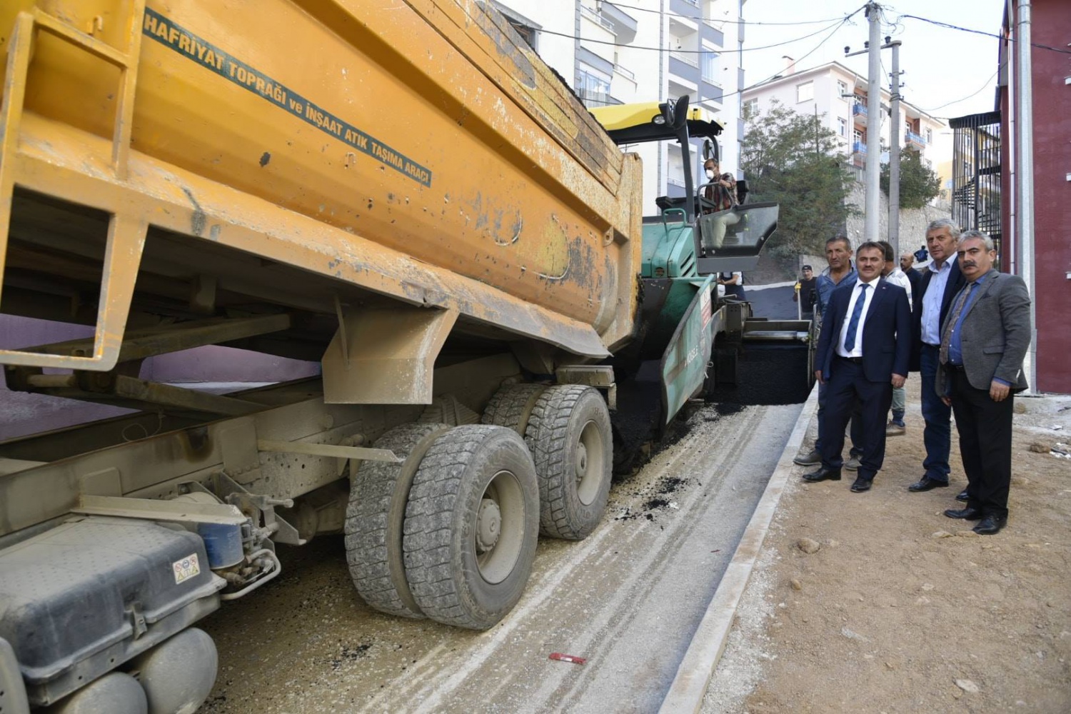 Kıbrıs Caddesi asfaltlandı 9