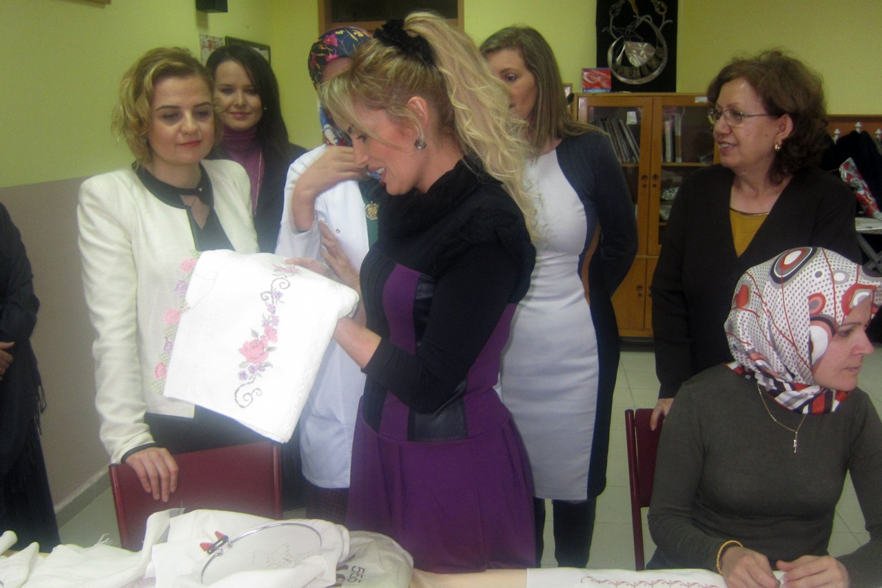 Şengül Yavuz, el sanatları kursunu ziyaret etti 4