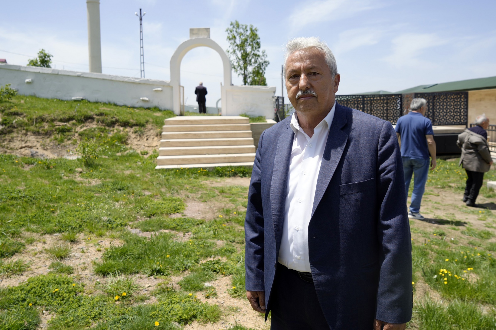 Üstü açık camide 563 yıldır çimen üzerinde Cuma namazı kılınıyor 4