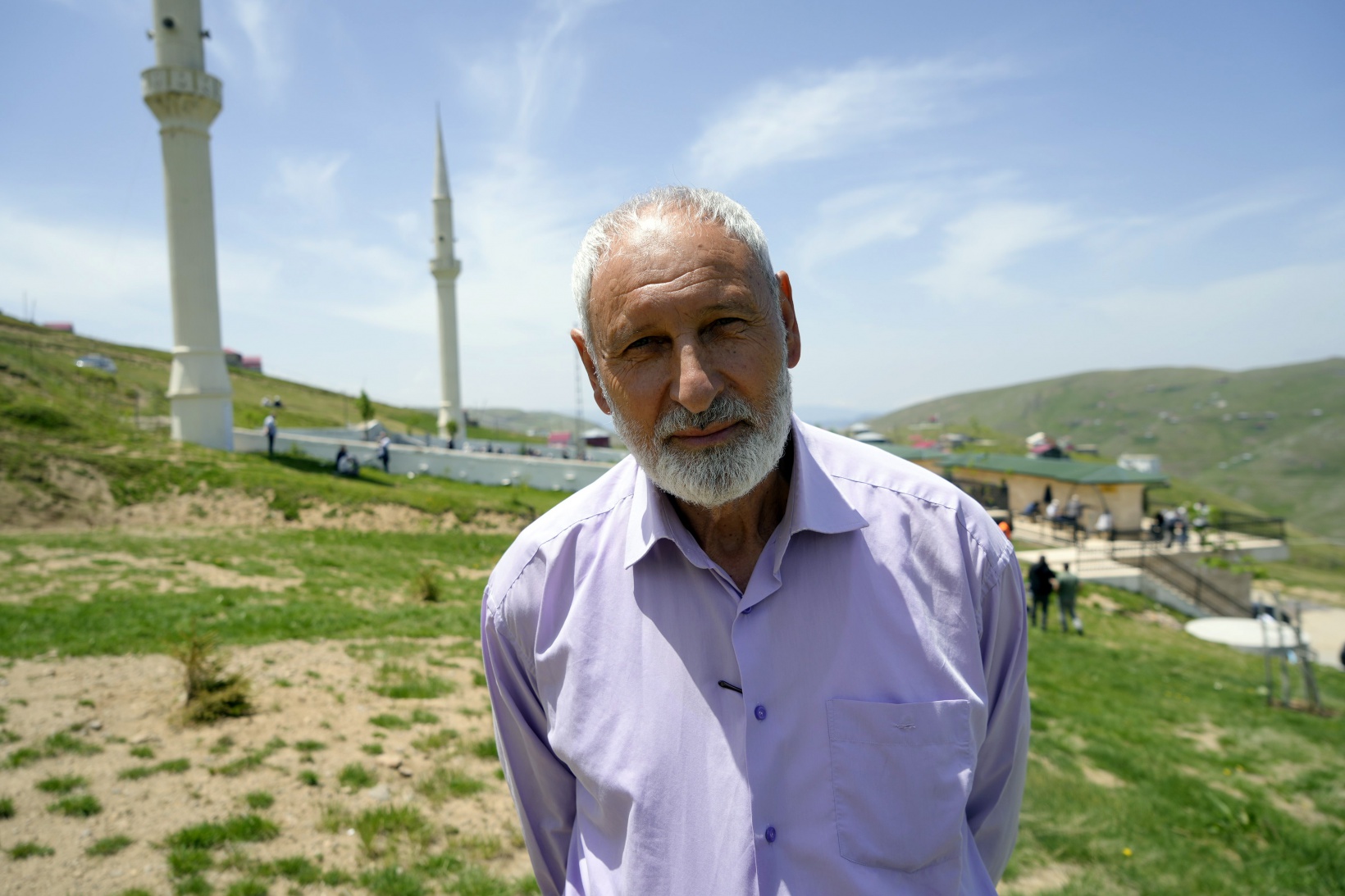 Üstü açık camide 563 yıldır çimen üzerinde Cuma namazı kılınıyor 1