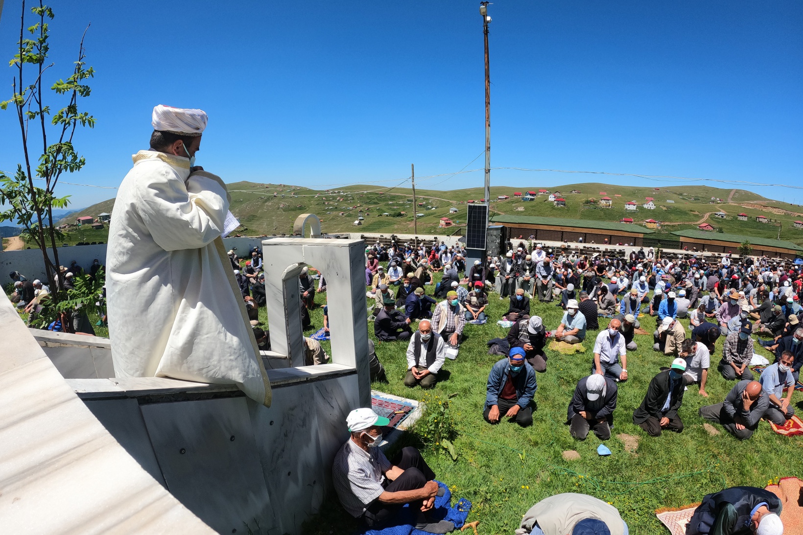 560 yıllık Kadırga camiinde namaz kılmanın huzurunu yaşadılar 14