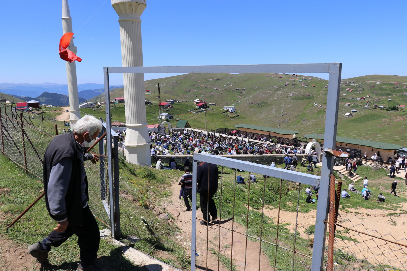560 yıllık Kadırga camiinde namaz kılmanın huzurunu yaşadılar 15