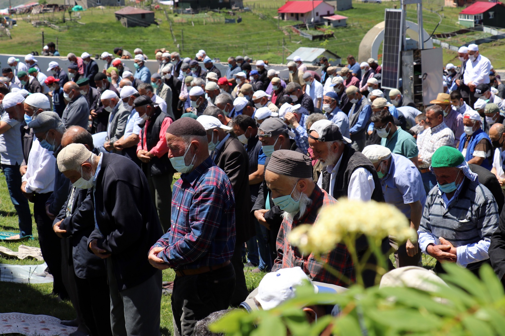 560 yıllık Kadırga camiinde namaz kılmanın huzurunu yaşadılar 9