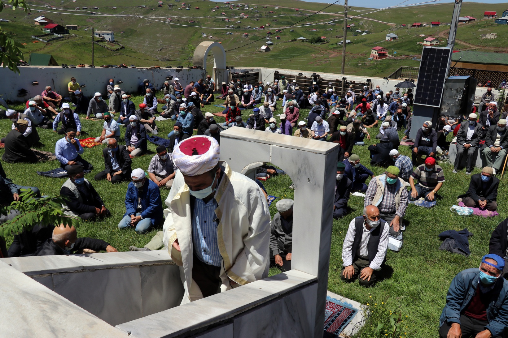 560 yıllık Kadırga camiinde namaz kılmanın huzurunu yaşadılar 21