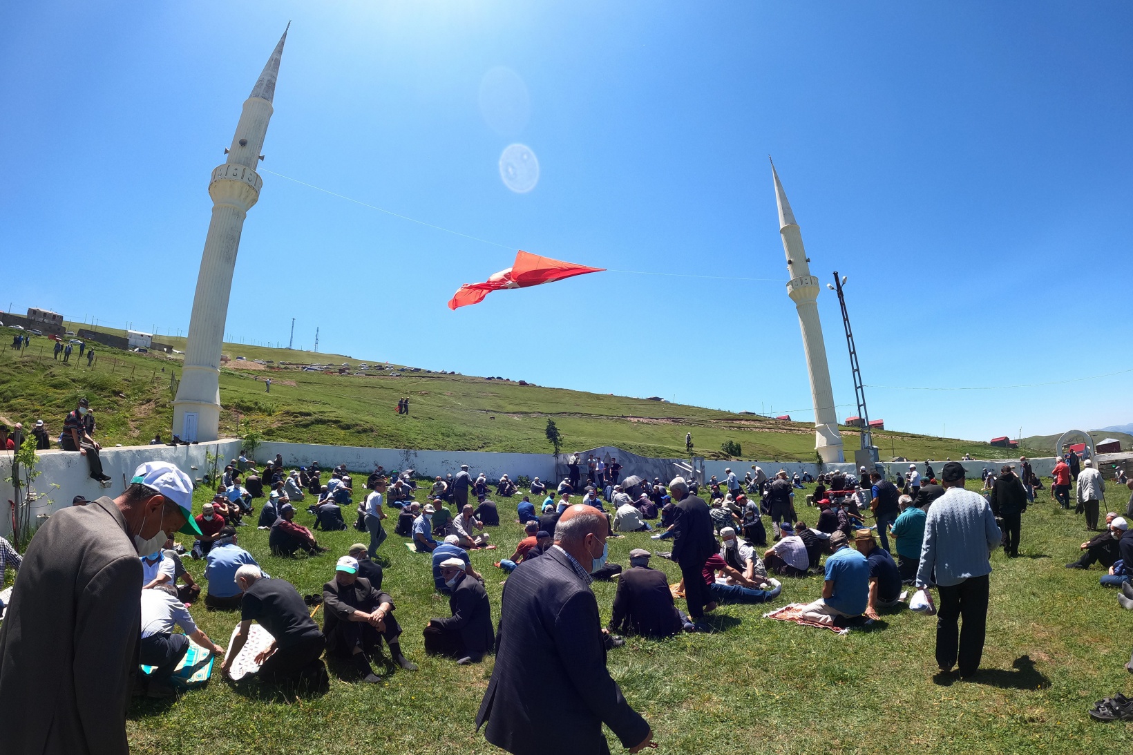 560 yıllık Kadırga camiinde namaz kılmanın huzurunu yaşadılar 13