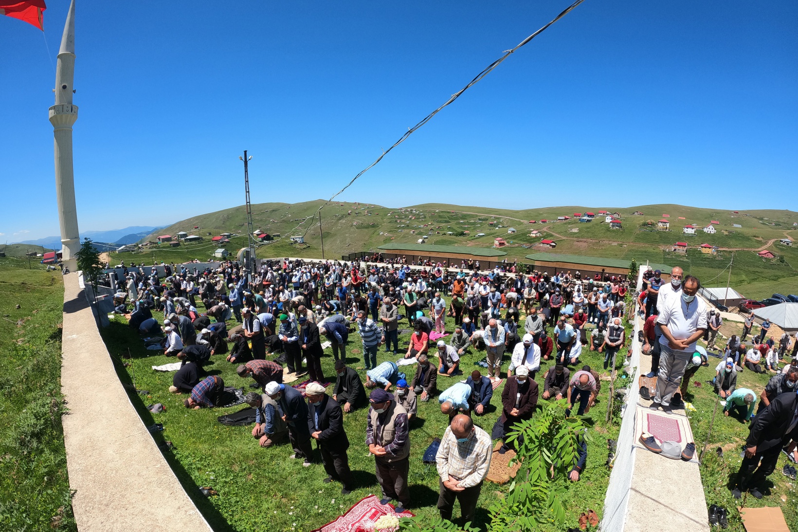 560 yıllık Kadırga camiinde namaz kılmanın huzurunu yaşadılar 16