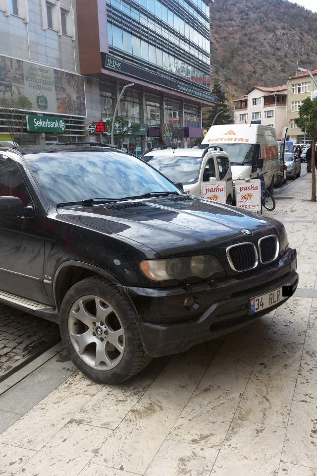 Gümüşhane’de kaldırım üzerine park edenlere af yok 12