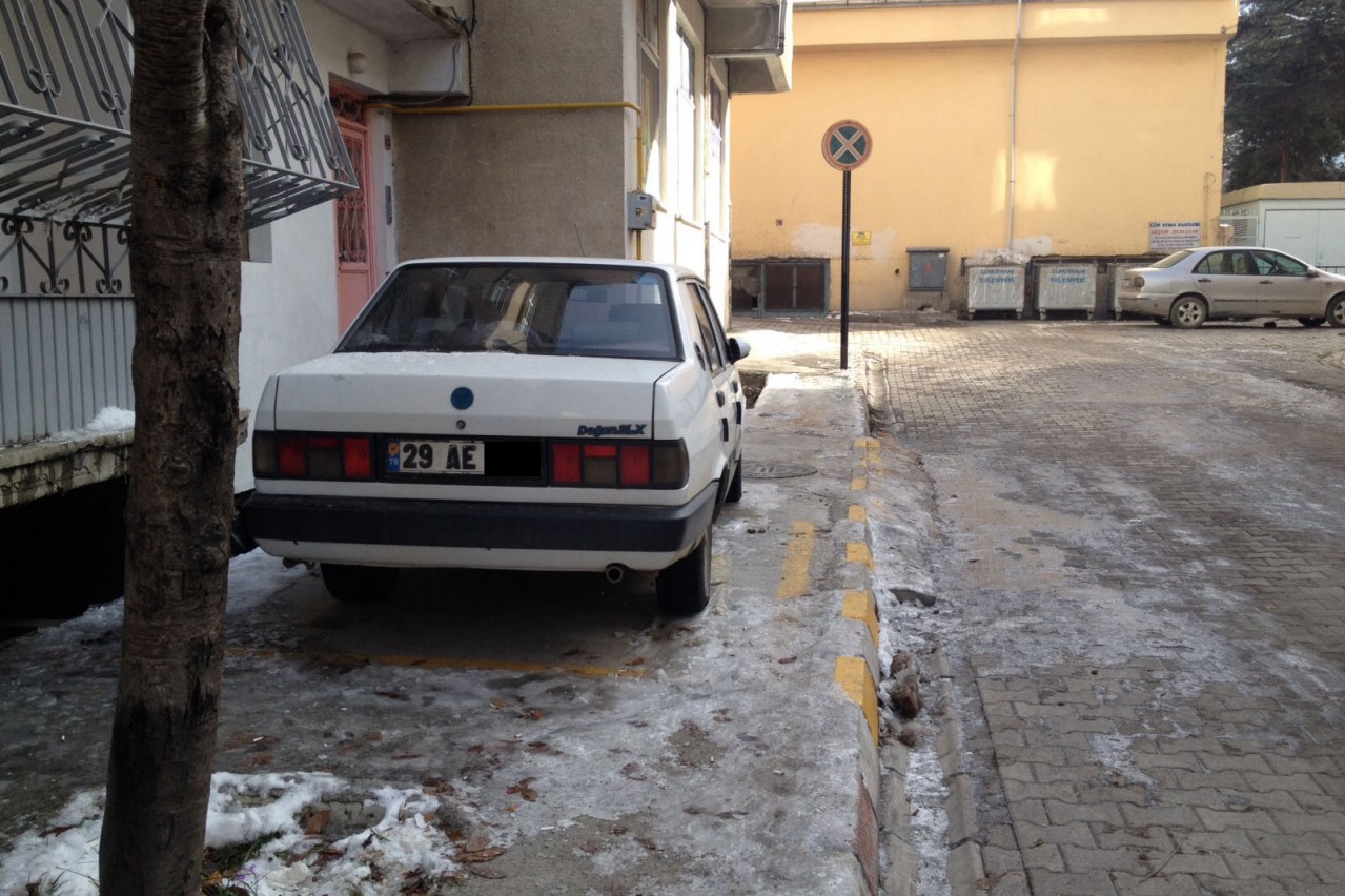 Gümüşhane’de kaldırım üzerine park edenlere af yok 6