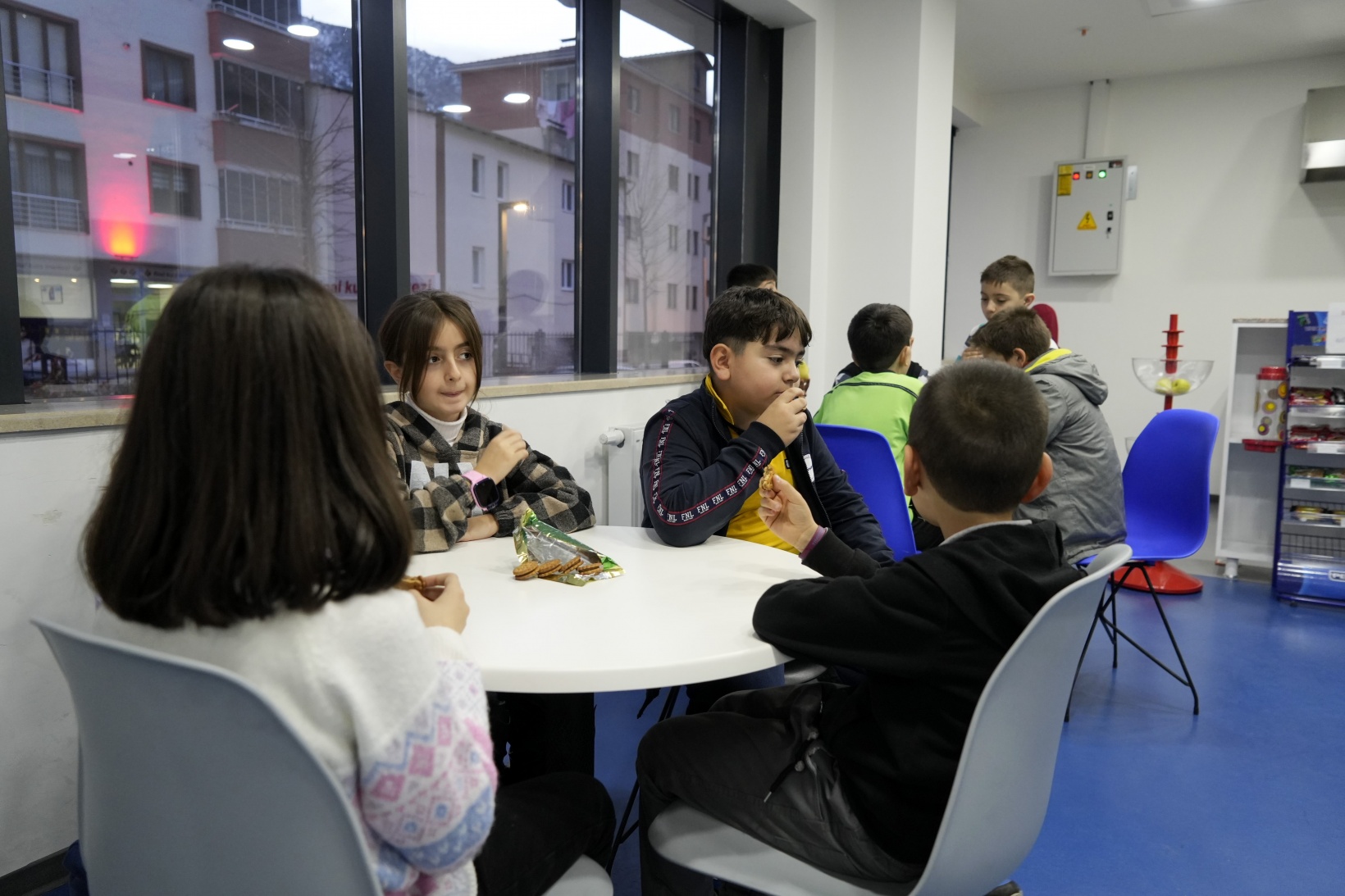 İşletmecisi olmayan kantinde öğrenciler ihtiyaçlarını kendileri karşılıyor 8