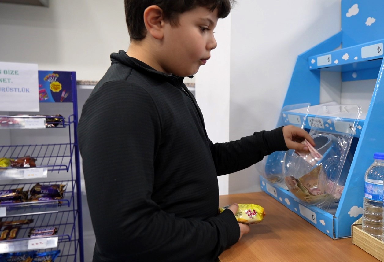 İşletmecisi olmayan kantinde öğrenciler ihtiyaçlarını kendileri karşılıyor 1