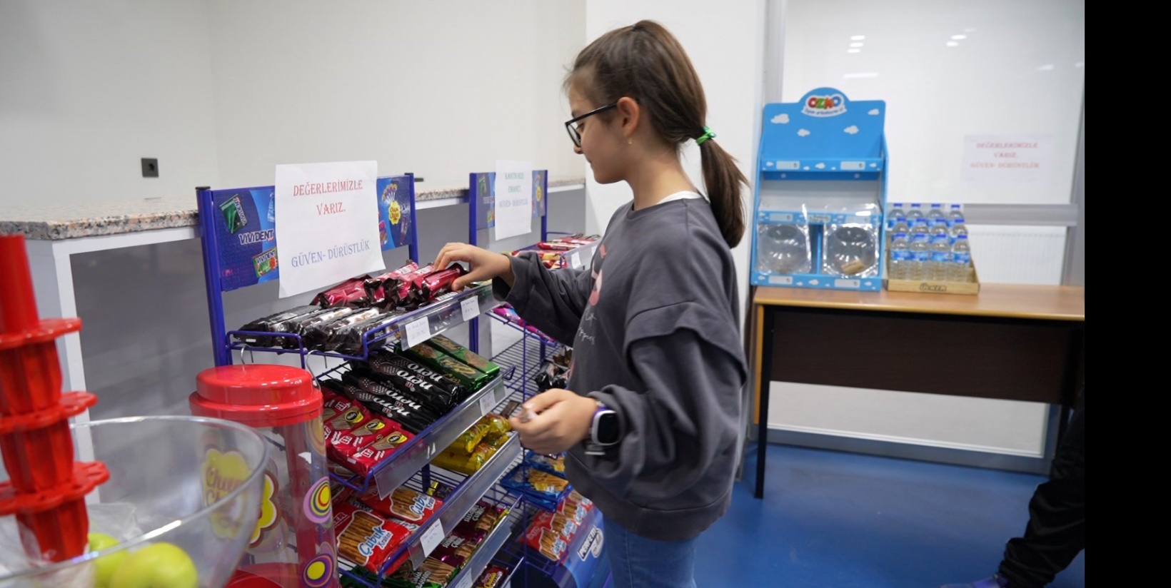 İşletmecisi olmayan kantinde öğrenciler ihtiyaçlarını kendileri karşılıyor 2