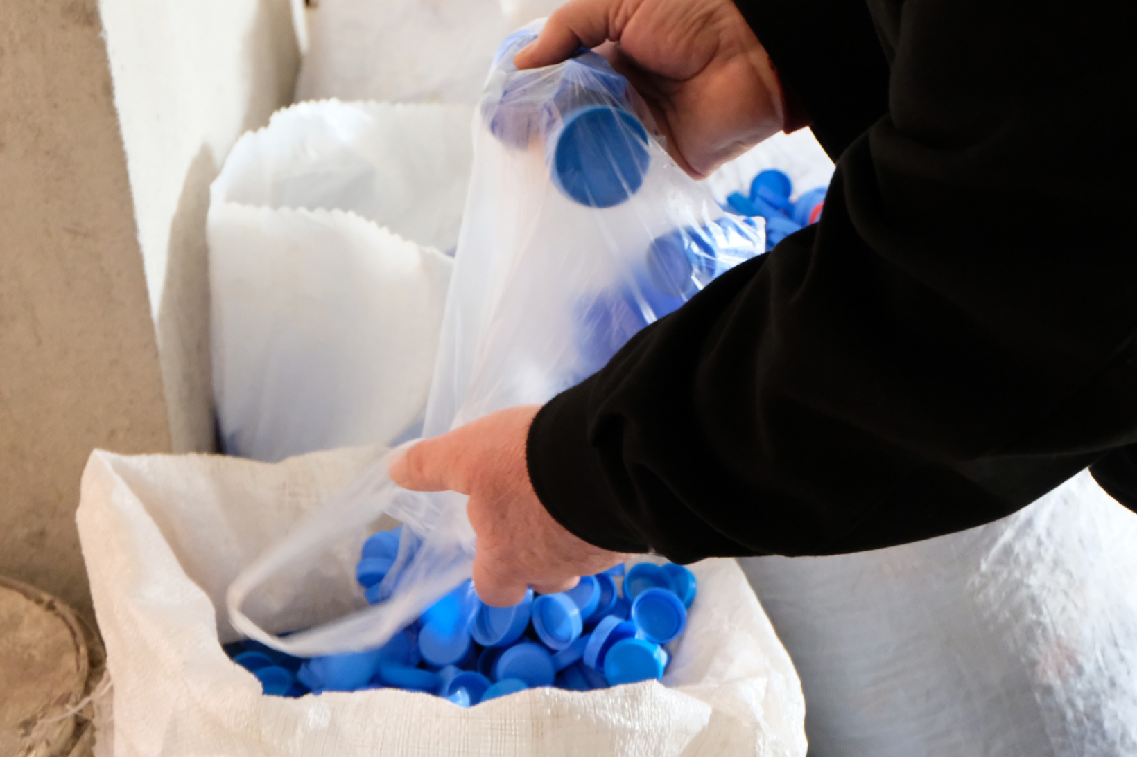 Bıkmadan, usanmadan 2,5 yıldır mavi kapak topluyor 1