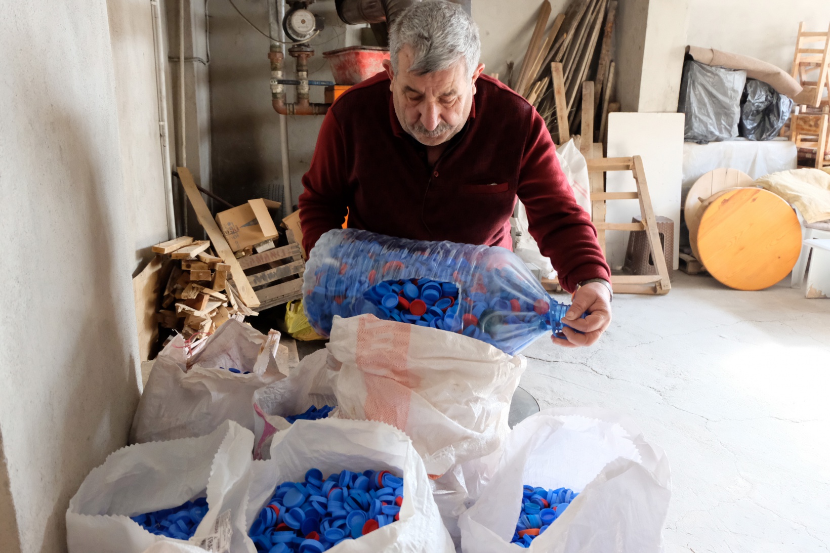 Bıkmadan, usanmadan 2,5 yıldır mavi kapak topluyor 8