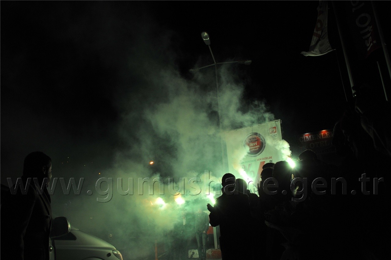 Gençler Suat Abilerini Meşalelerle Karşıladı 5