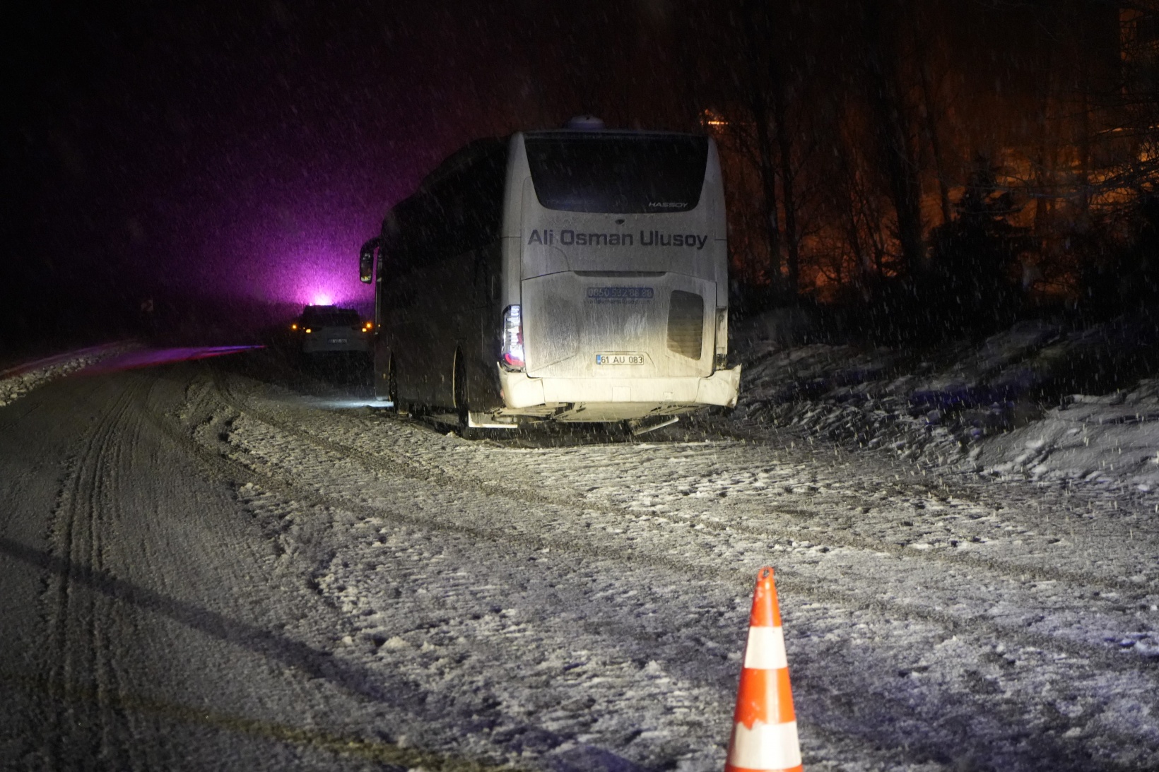 Gümüşhane’de yolcu otobüsü kaza yaptı: 2’si çocuk 14 yaralı 19
