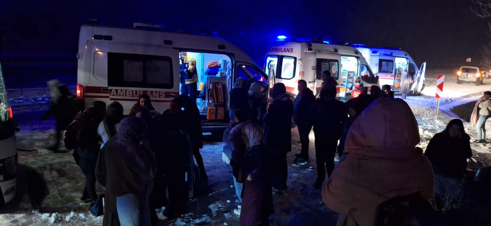 Gümüşhane’de yolcu otobüsü kaza yaptı: 2’si çocuk 14 yaralı 1