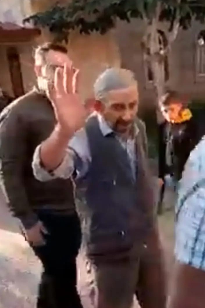 Yakıt doldurduğu traktörün altında kalarak can verdi 1