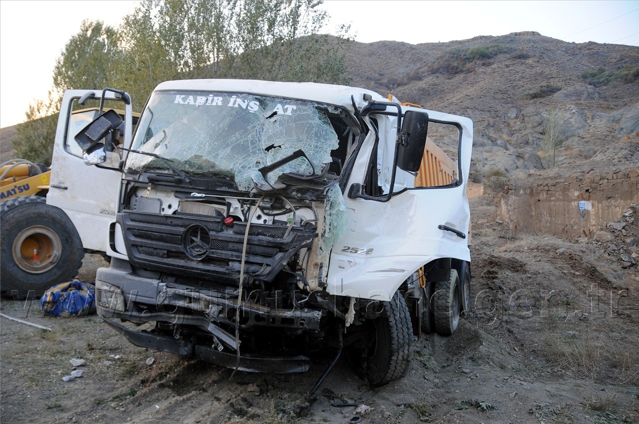 Kelkit'te Katliam Gibi Kaza: 10 Ölü, 3 Yaralı 13