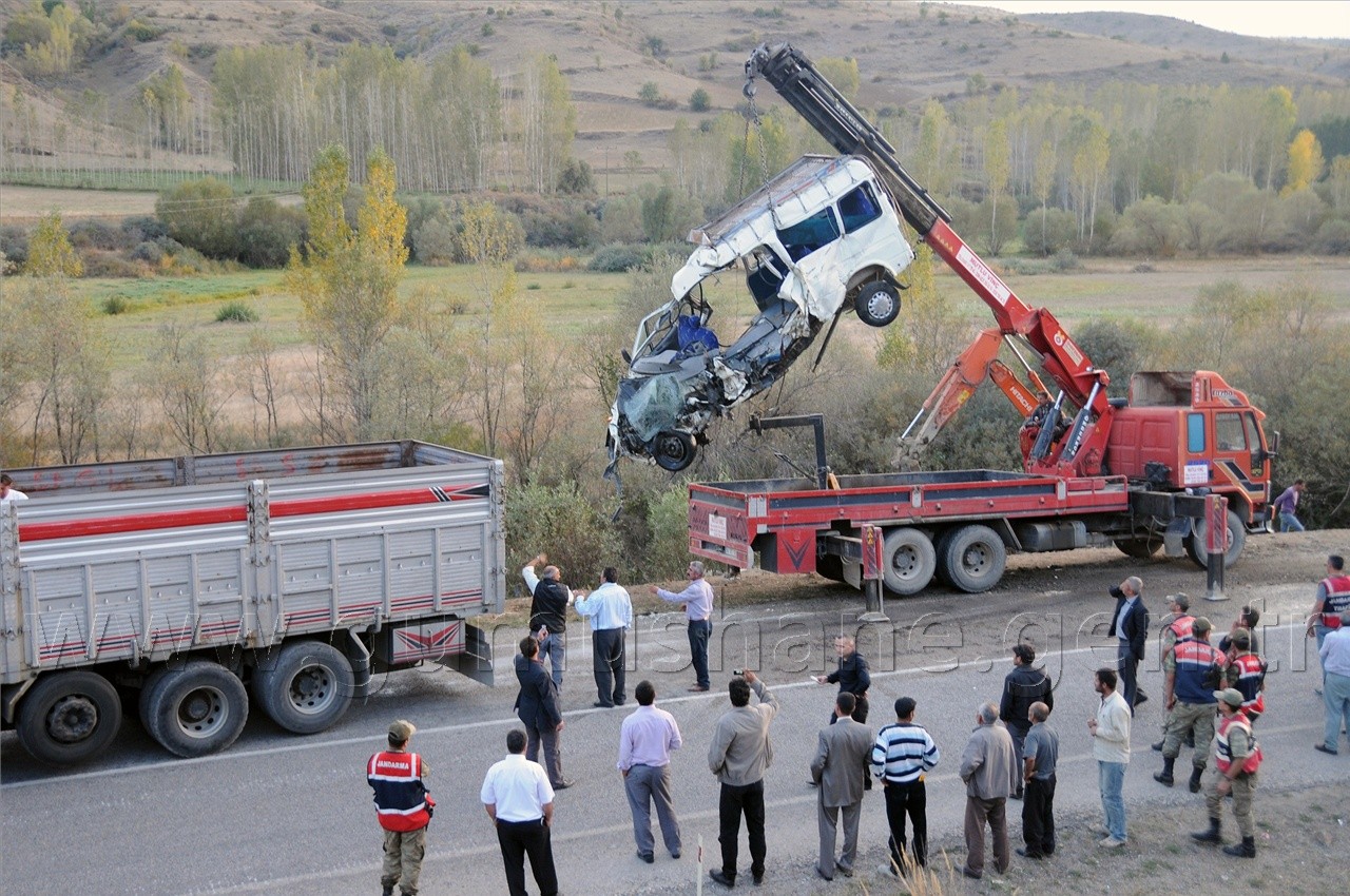 Kelkit'te Katliam Gibi Kaza: 10 Ölü, 3 Yaralı 9