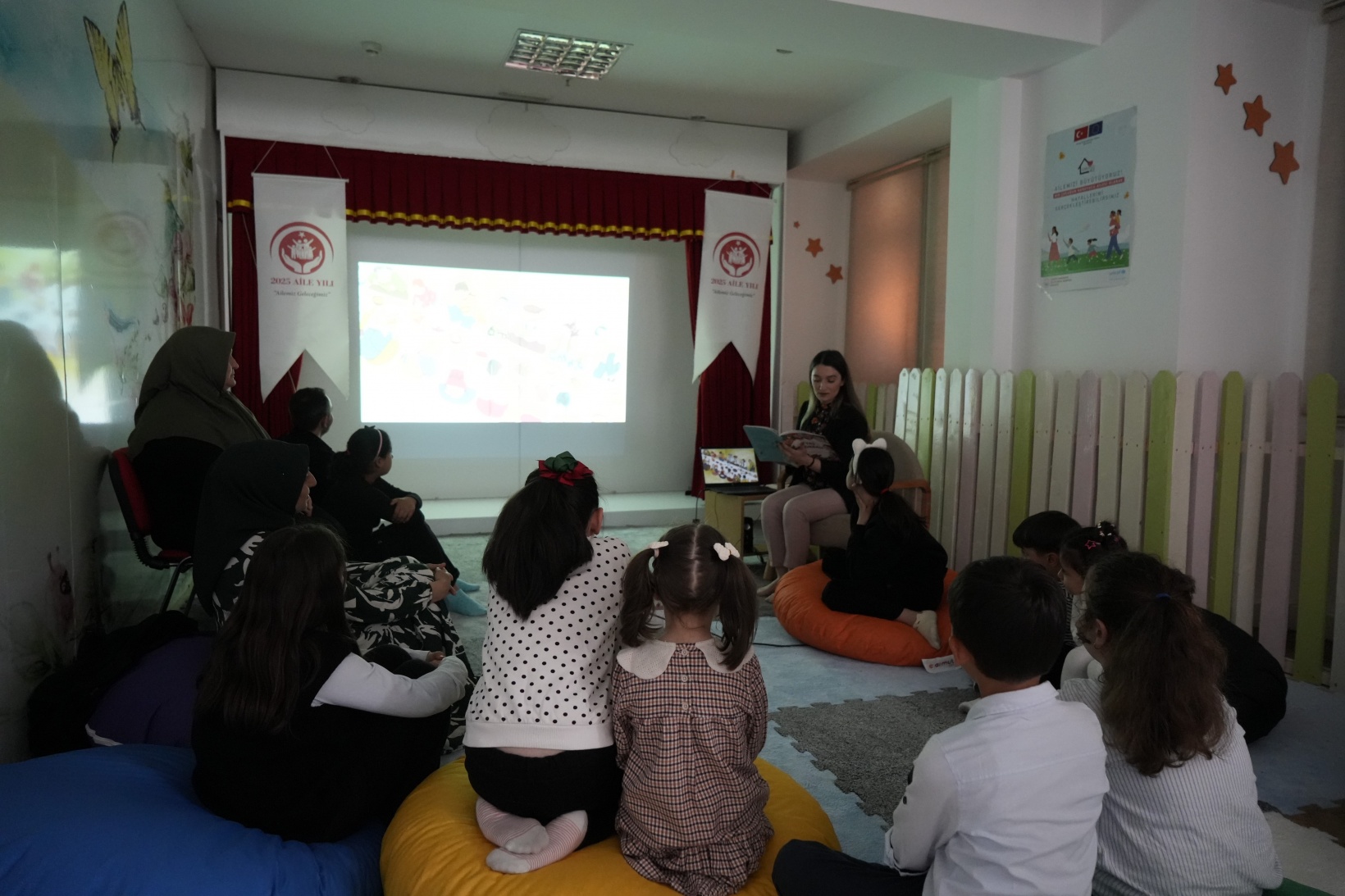 Gümüşhane’de Aile Yılı kapsamında veliler ve öğrenciler birlikte kitap okudu 3