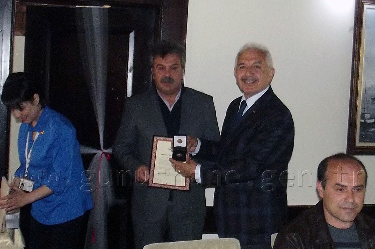 Kızılay'dan Düzenli Kan Bağışlayanlara Madalya 4