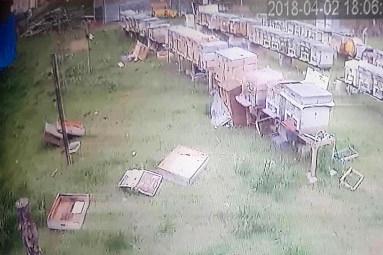 Gümüşhane'de rüzgar kovanları böyle dağıttı.. 5