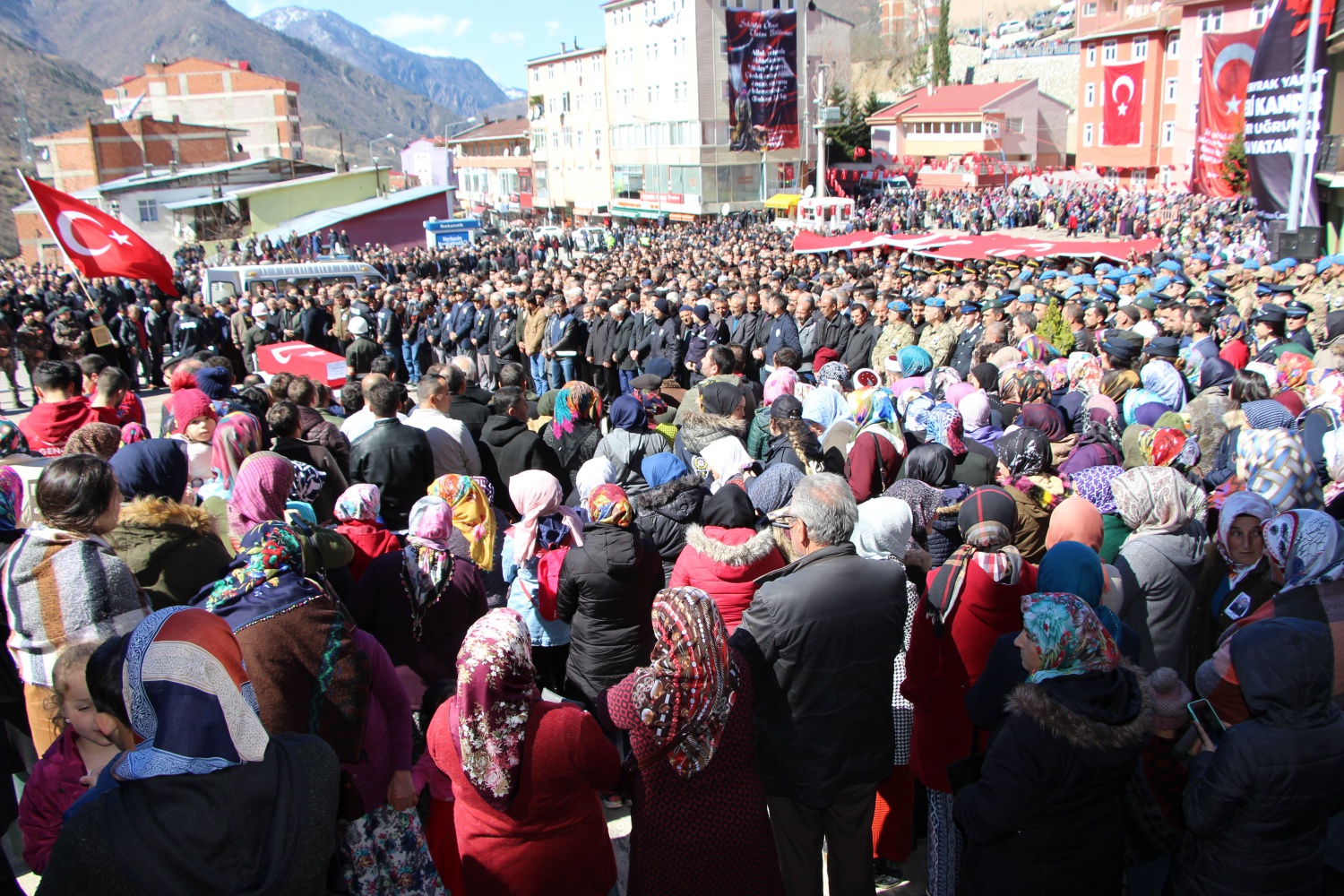 Gümüşhane şehidini son yolculuğuna uğurladı  6