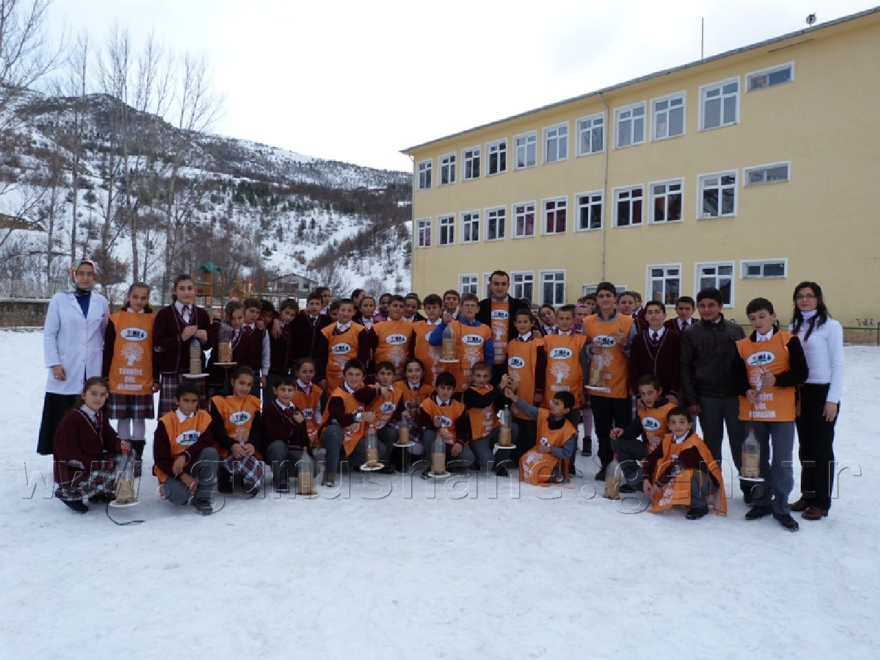 Minik Eller Kuşlar İçin 40 Yemlik Yaptı 18