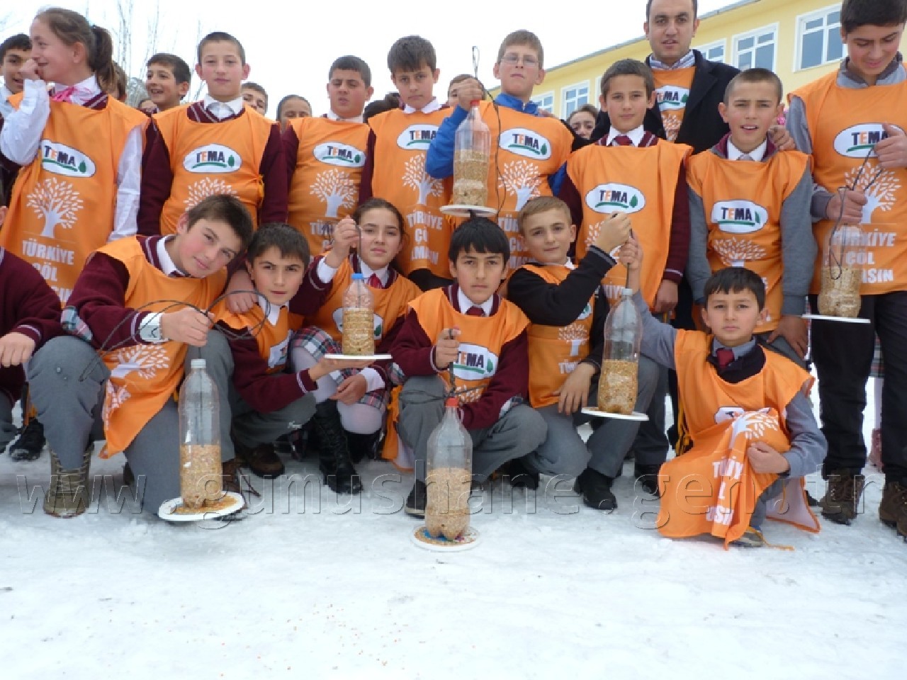 Minik Eller Kuşlar İçin 40 Yemlik Yaptı 19