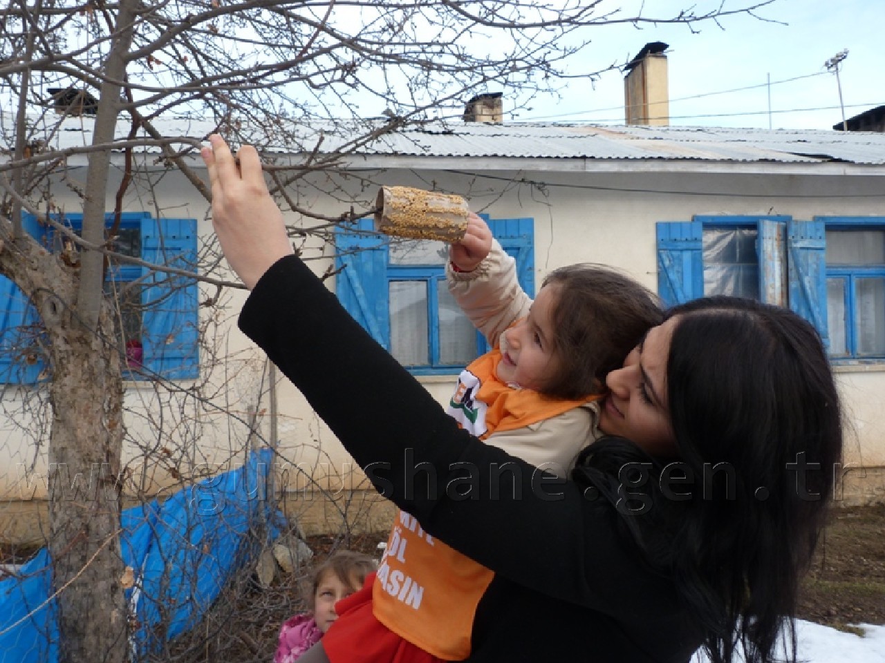 Minik Eller Kuşlar İçin 40 Yemlik Yaptı 21