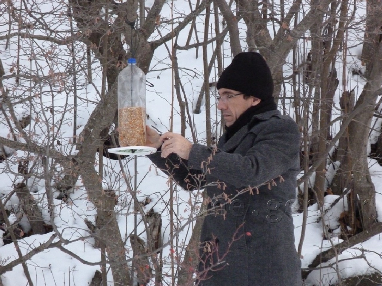 Minik Eller Kuşlar İçin 40 Yemlik Yaptı 23