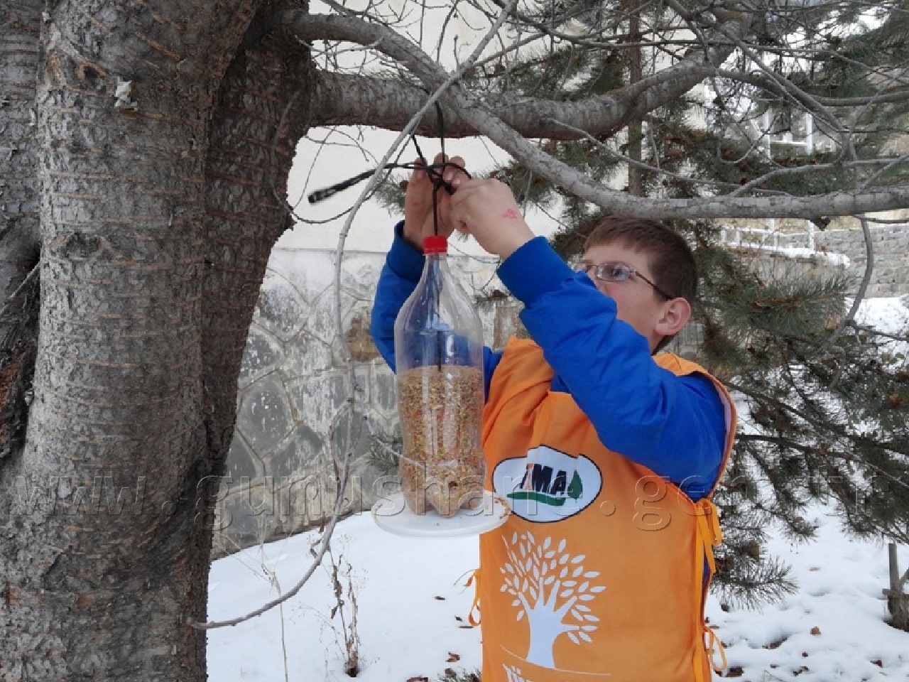 Minik Eller Kuşlar İçin 40 Yemlik Yaptı 7