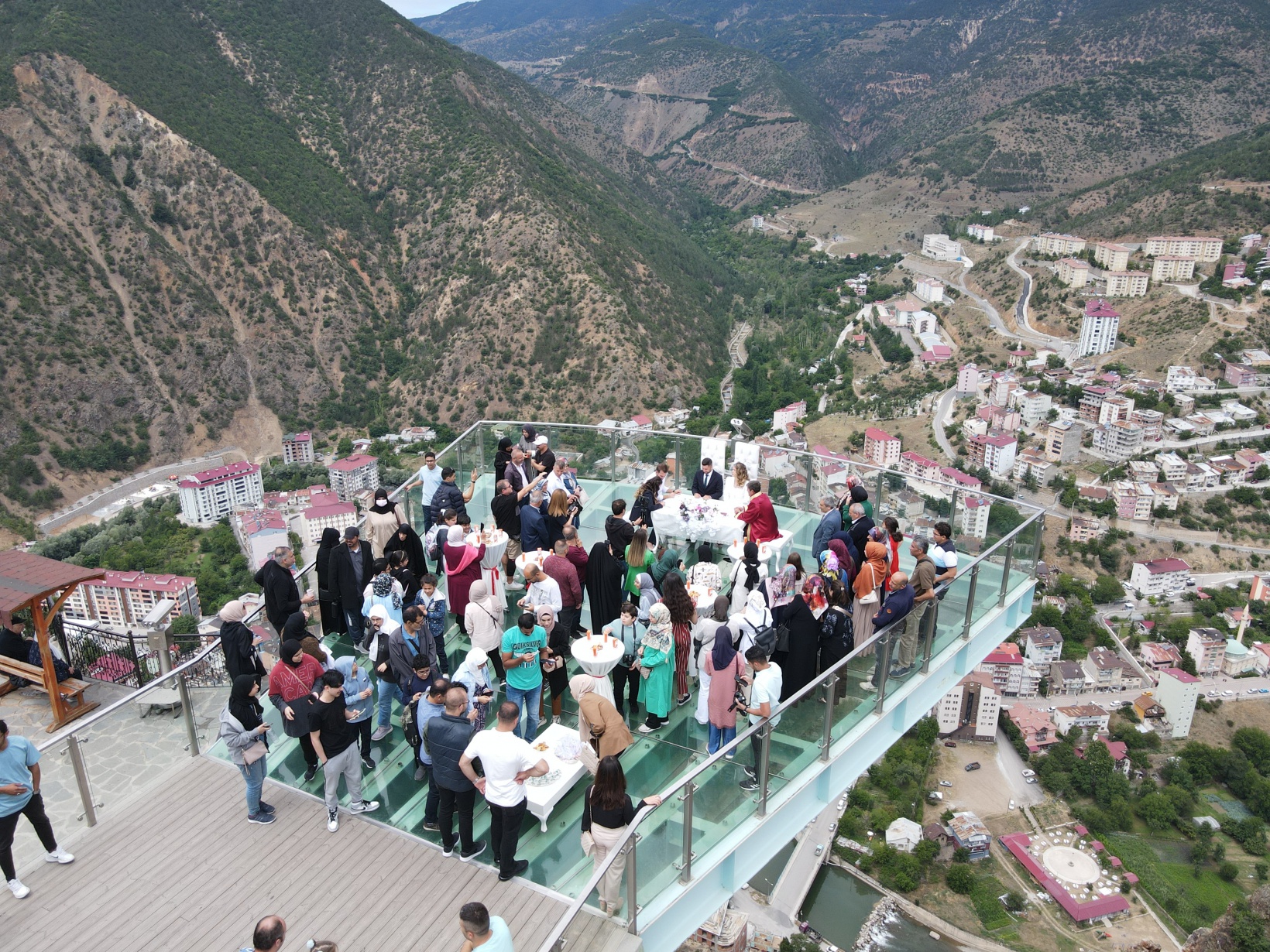 240 metre yüksekte nikah 8