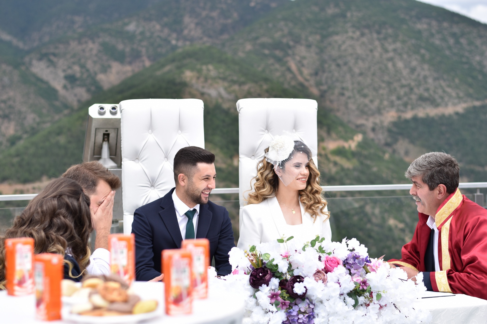 240 metre yüksekte nikah 6