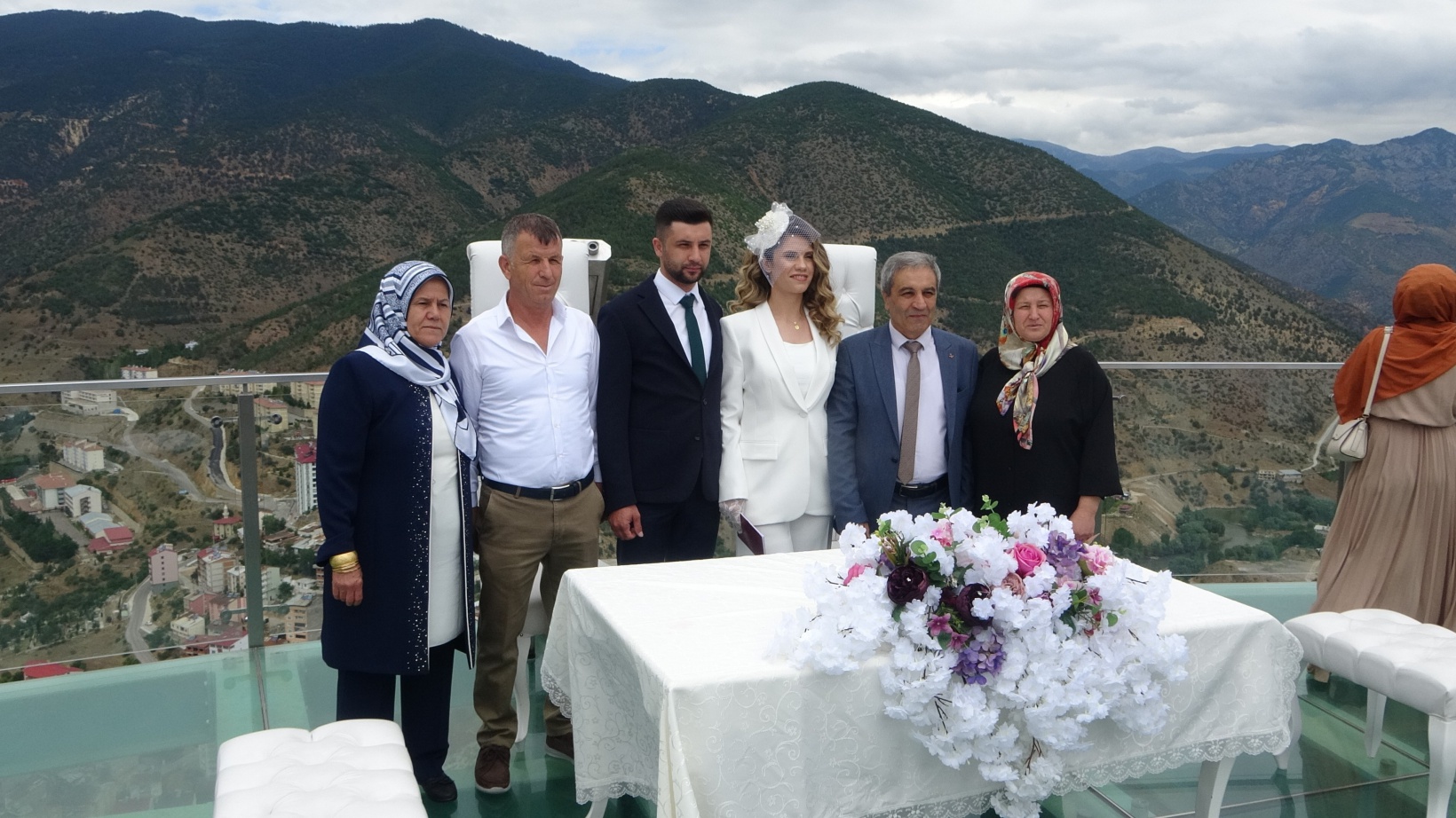 240 metre yüksekte nikah 4