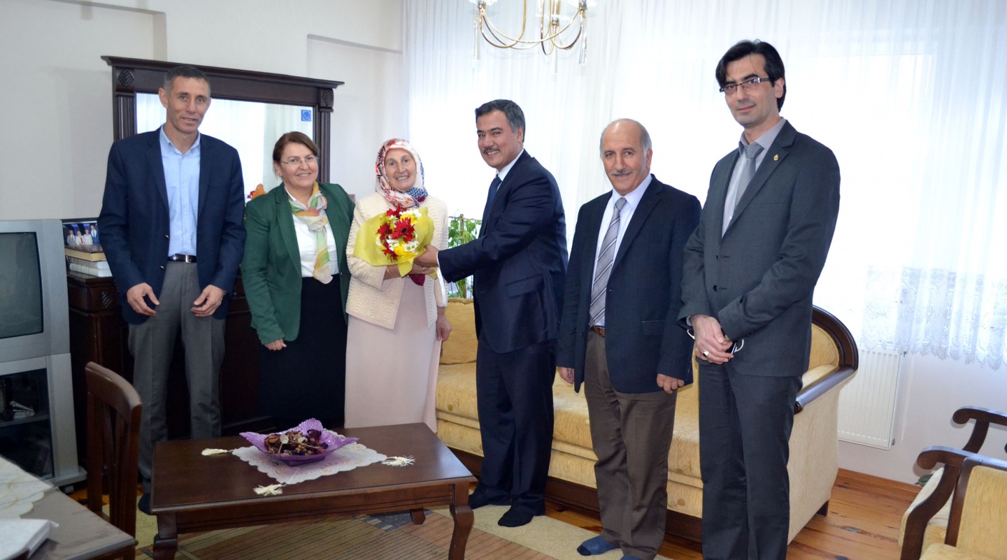 Emekli öğretmenlere anlamlı ziyaret 1