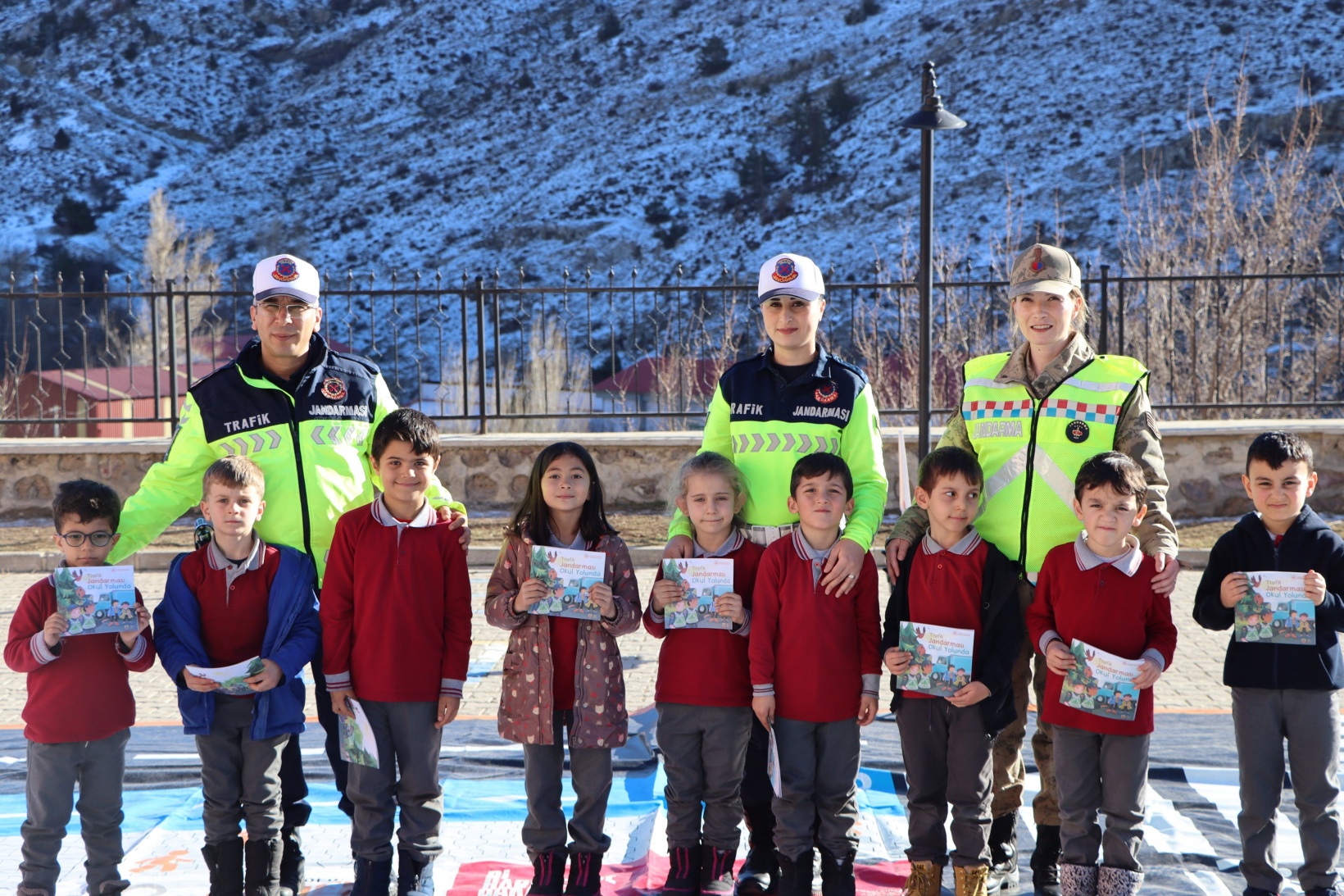 Jandarma’dan mini mini birlere “J” ziyareti 6