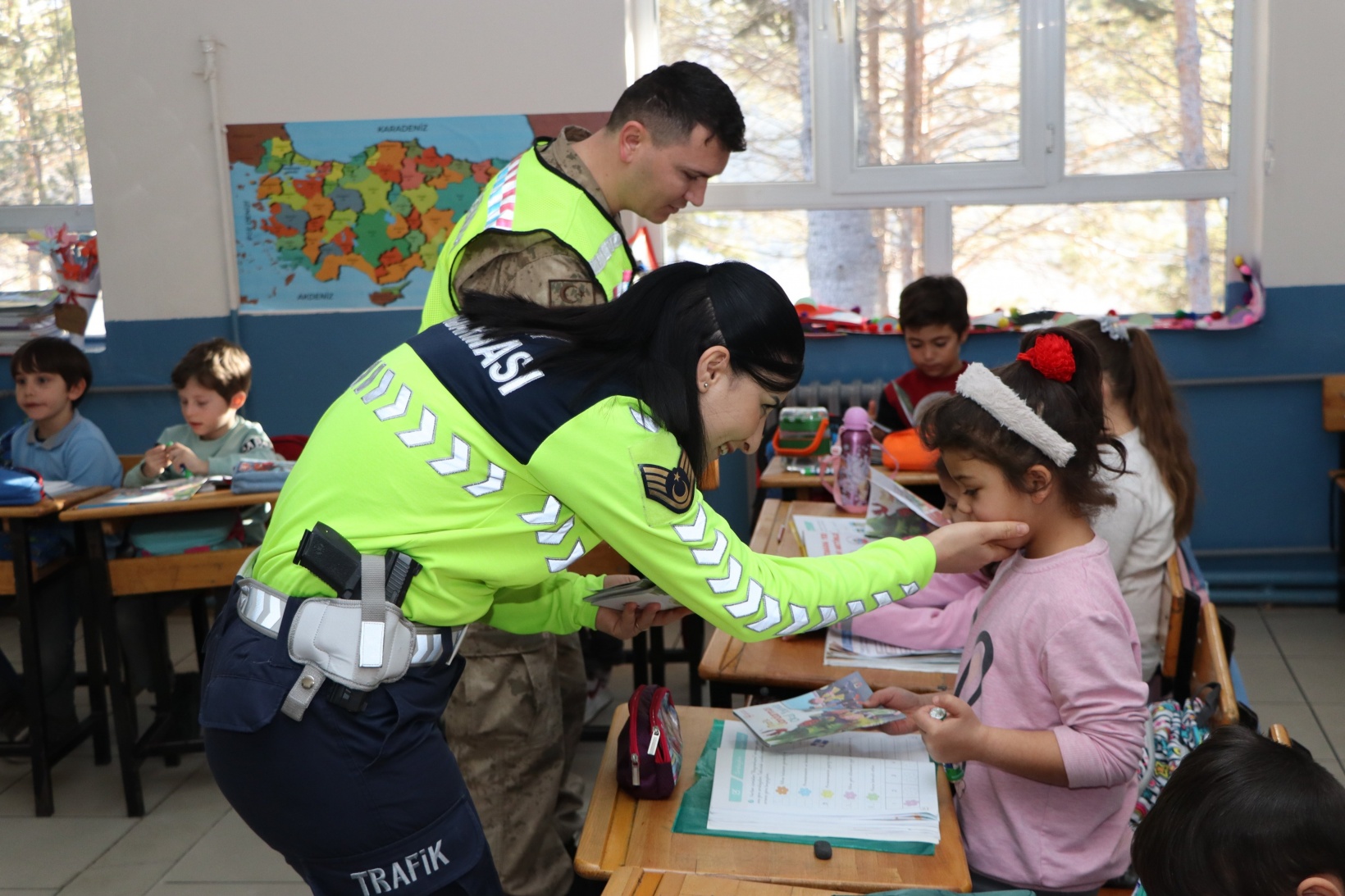 Jandarma’dan mini mini birlere “J” ziyareti 2