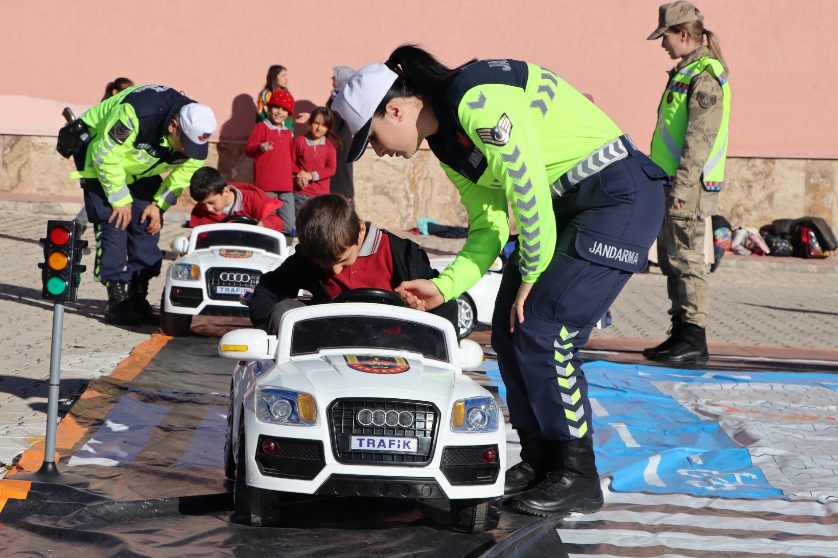 Jandarma’dan mini mini birlere “J” ziyareti 4