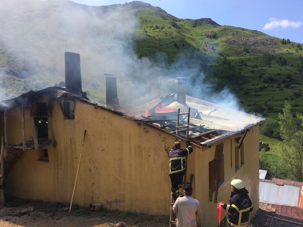 Olucak köyünde yangın 5